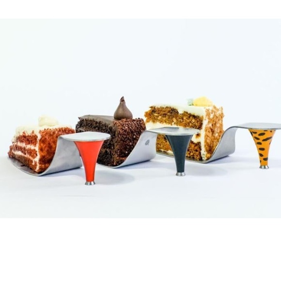 Other - NEW,WildEye Designs,Stainless Steel High-Heel Cake Server,Magnetic Black Handle